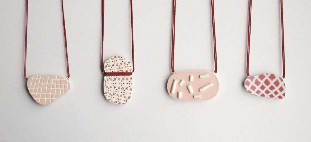 Pendentifs tessons roses 4 typess